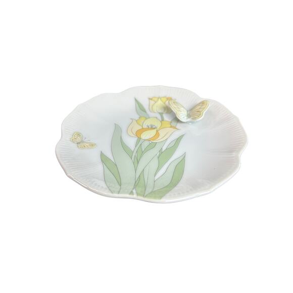 Vintage Decorative Plate- Mini- Scalloped edges- Tulips 3d butterfly- some wear - Picture 5 of 5